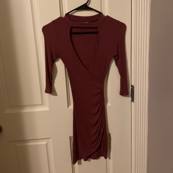 Burgundy Collar Quarter Sleeve Wrap Dress - Picture 4 of 6